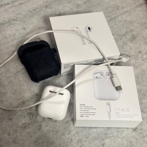 Apple Wireless Airpods 2nd Generation with Box, Case and USB C Charger